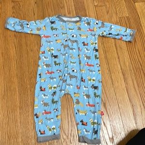 Magnetic me dog sleeper